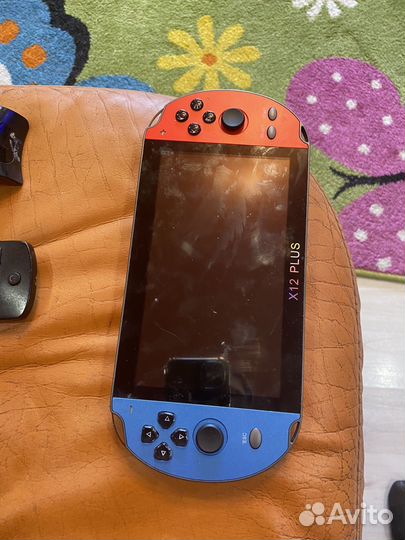 Игровая консоль