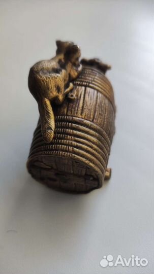 Спичечница бронза старинная пёс и кот на бочке