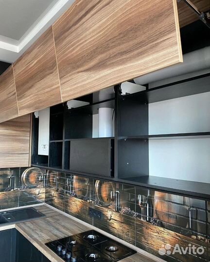 Островная кухня до потолка с рассрочкой