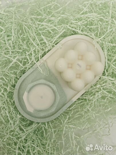 Гипсовый поднос и свечи в подсвечнике