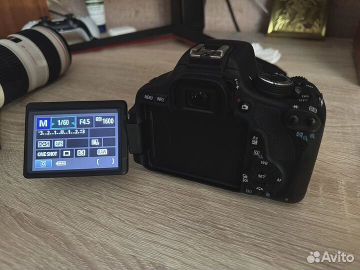 Зеркальный фотоаппарат Canon EOS 600D Kit