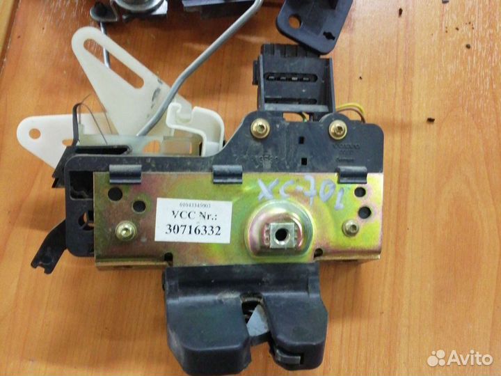 Замок крышки багажника Volvo Xc70, V70