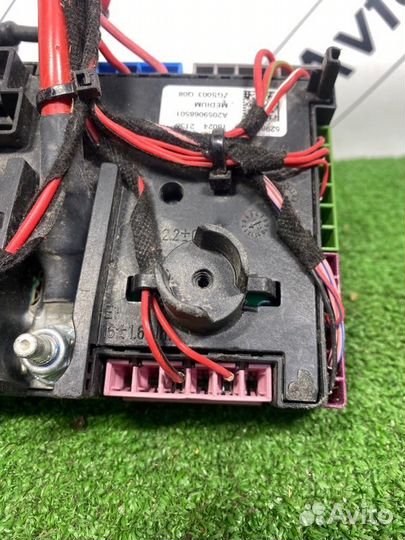 Блок предохранителей задний Mercedes-Benz C-Class