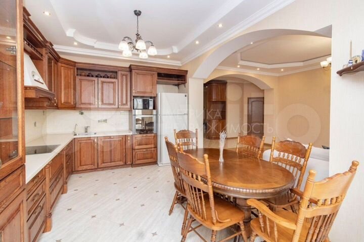 2-к. квартира, 126 м², 8/10 эт.