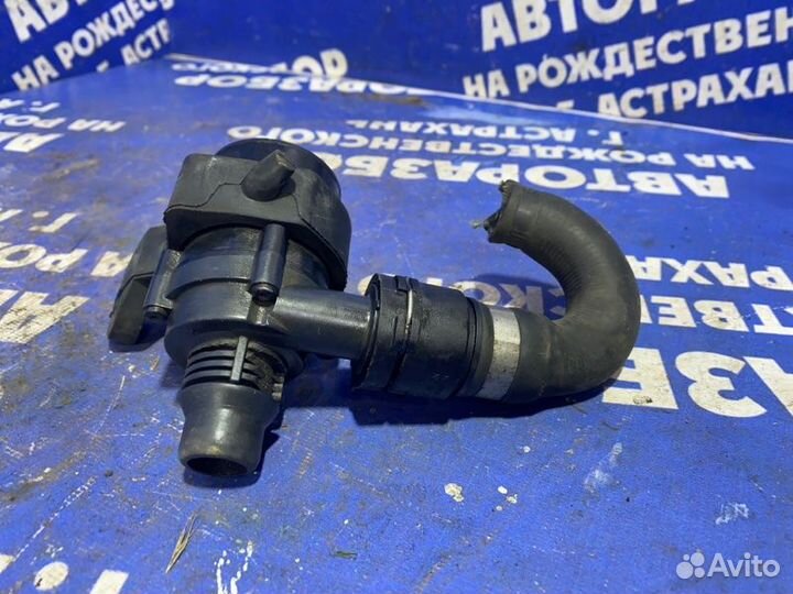 Помпа Bmw E65 седан N62B44 2004