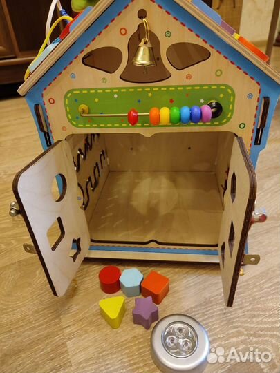 Бизиборд домик