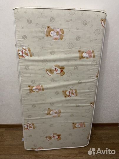 Кроватка с матрасом