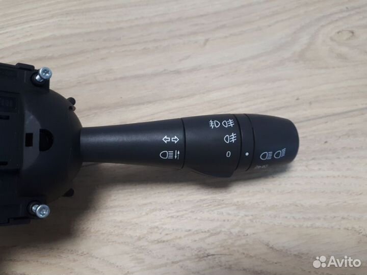 Переключатель поворотов подрулевой LADA Vesta Cros