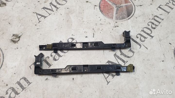 Кронштейн накладки порога Mercedes-Benz W220