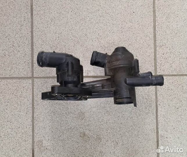 Термостат корпус в сборе VW Audi Skoda caxa 1.4