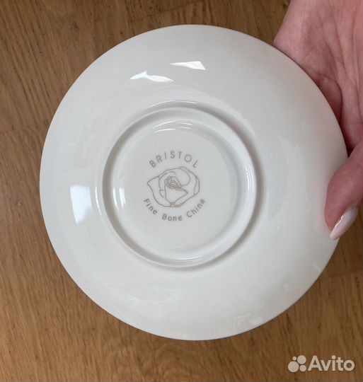 Фарфоровый чайный сервиз: чашка с блюдцем