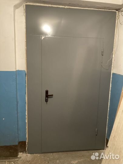 Подъездная перегородка с дверью