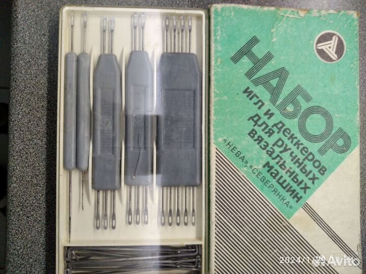 Набор игл и деккеров для ручных вязальных машин