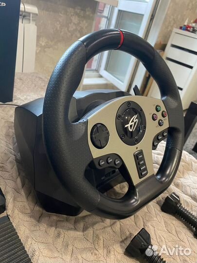 Игровой руль с педалями