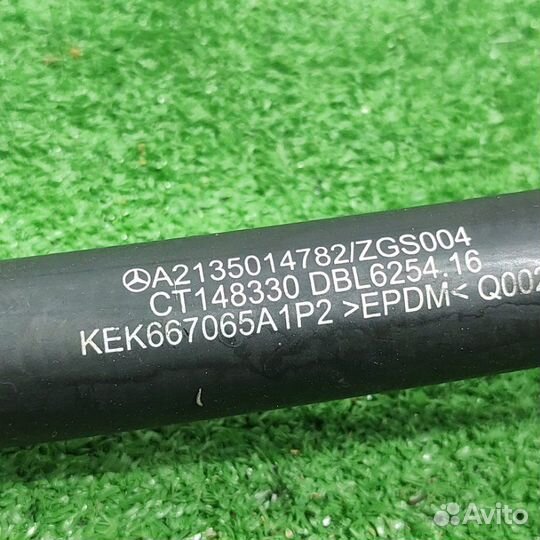 Патрубок системы охлаждения Mercedes-Benz E-Class