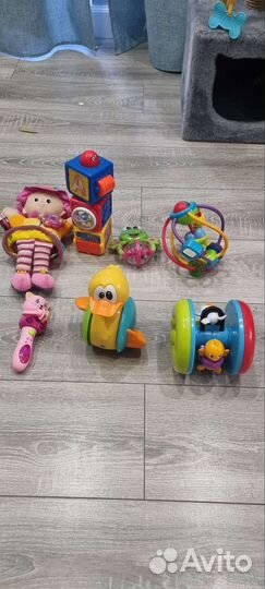 Развивающие игрушки,погремушки,каталка