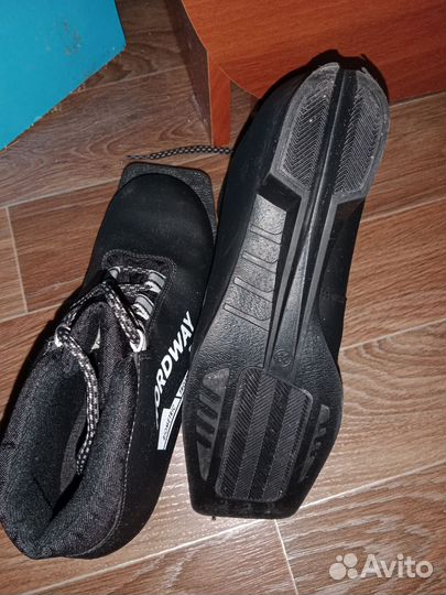 Лыжные ботинки