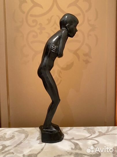 Винтажная чугунная статуэтка Мальчик Перекупался