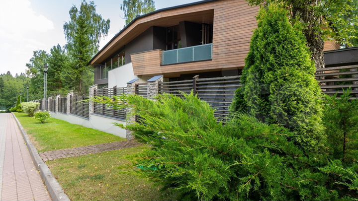 Дом 500 м² на участке 31 сот.