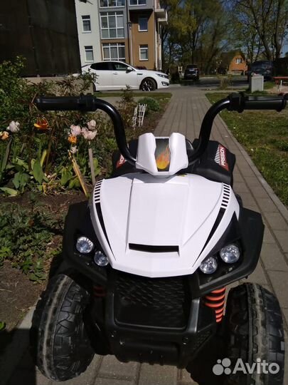 Детский автомобиль на аккумуляторе бу