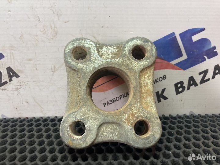 Кронштейн под буксировочный крюк