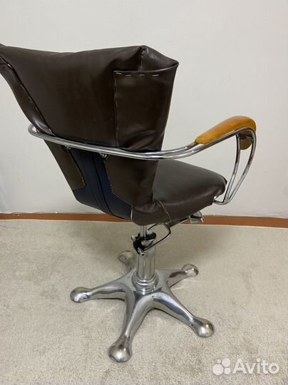 Парикмахерское кресло