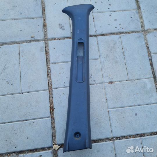 Обшивка средней стойки Skoda Felicia правая