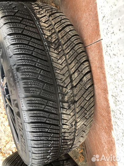 R20 Accelera 651 255/40, PCD 4x98 DIA 10