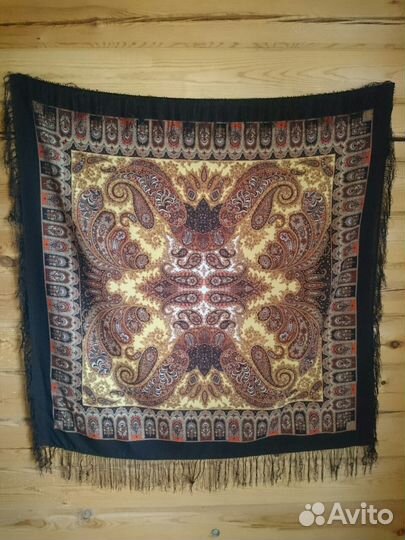 Павлопасадский шерстяной платок