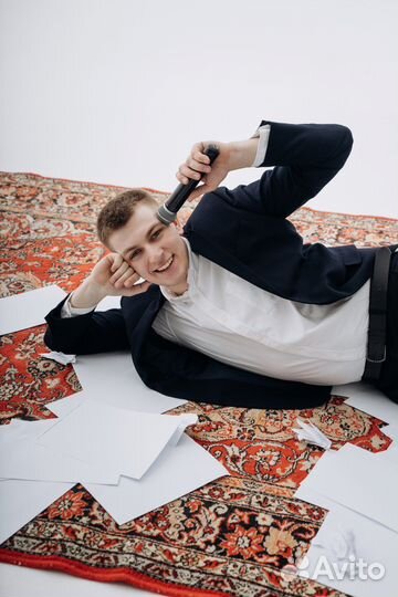 Ведущий Александр Дик