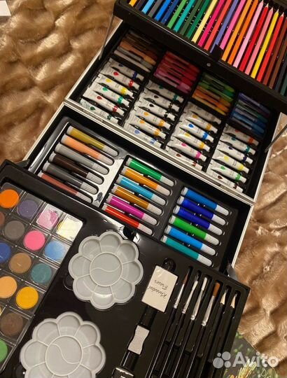 Набор цветных карандашей