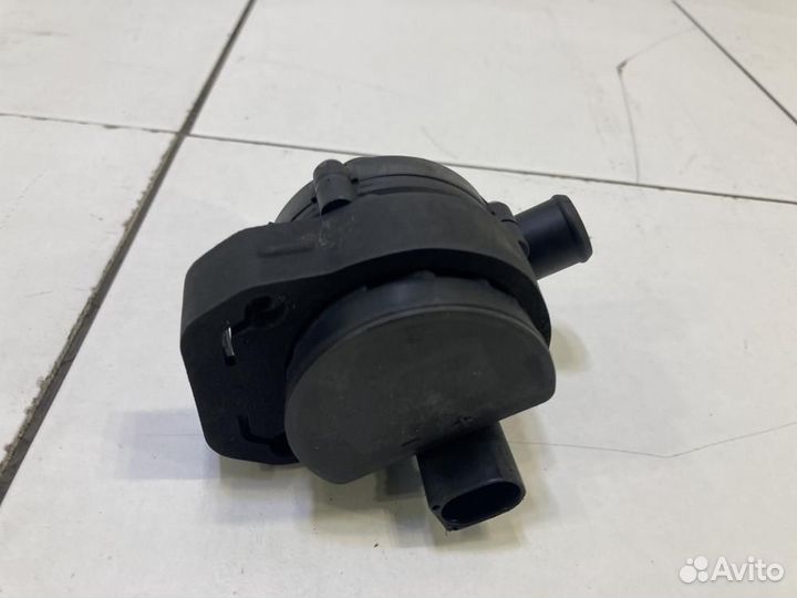 Насос водяной дополнительный Mercedes-Benz M-Class