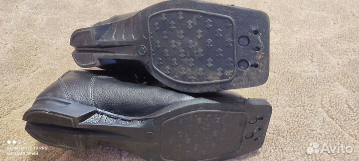 Лыжные ботинки