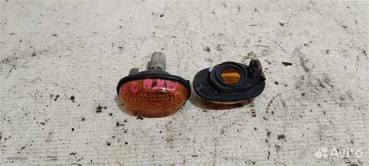 Повторитель на крыло желтый Hyundai Accent 2 99-1