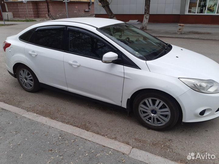 Ford Focus 1.6 МТ, 2012, битый, 195 000 км