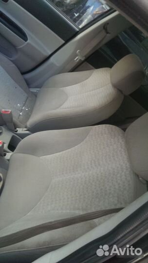 Передние сидения Hyundai Verna, 2008