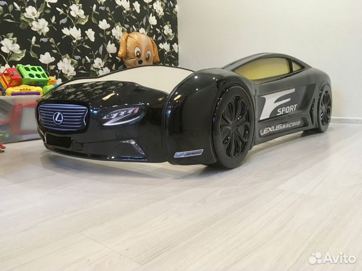 Детская кровать машина с матрасом