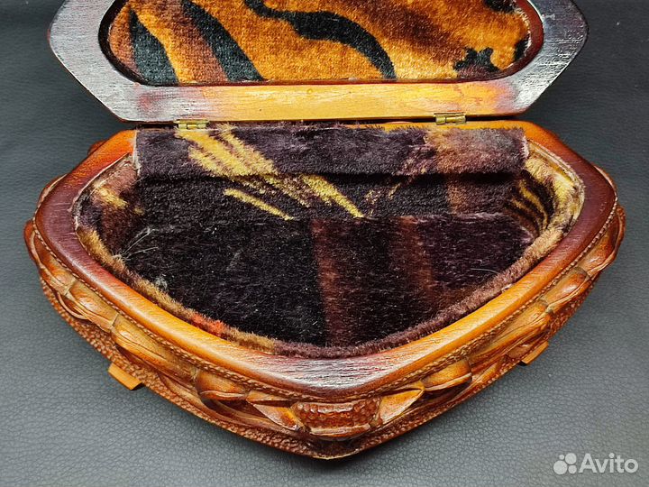 Шкатулка деревянная резная