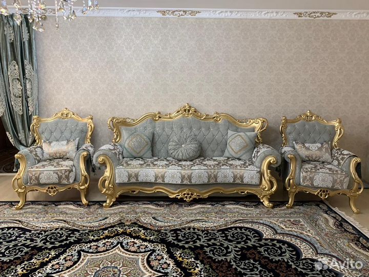 Холл тройка