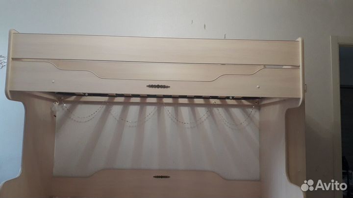 Двухъярусная кровать