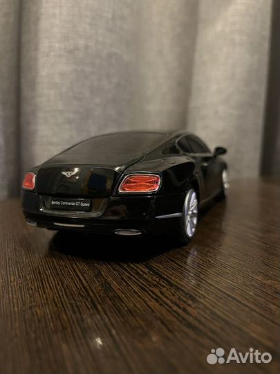 Игрушечная машина на пульте Bentley