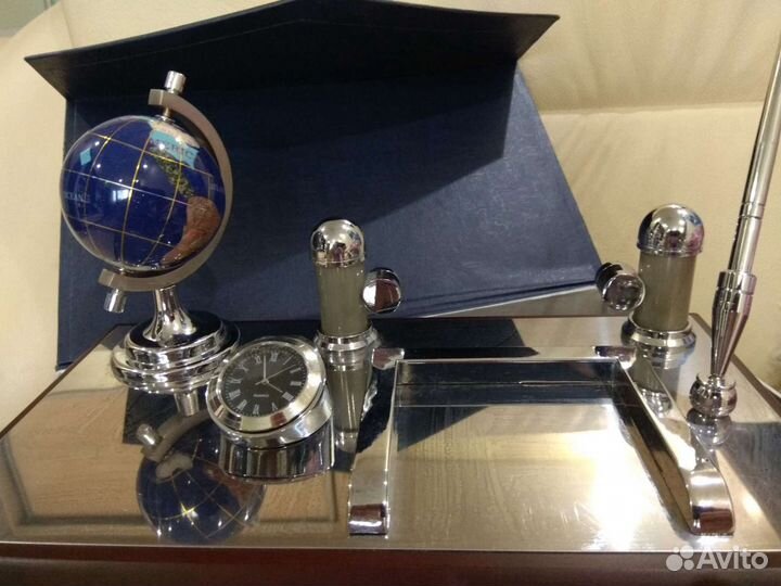 Настольный письменный набор с часами