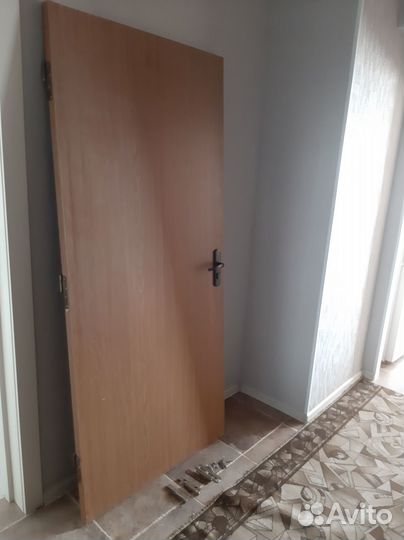 Дверь входная деревянная бу