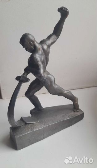 Статуэтка. Вучетич. СССР