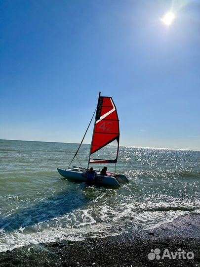 Парусник катамаран