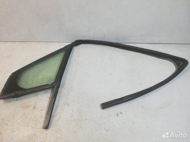 Стекло двери (форточка) заднее правое Peugeot 308