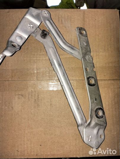 Петля крышки багажника Форд Фокус