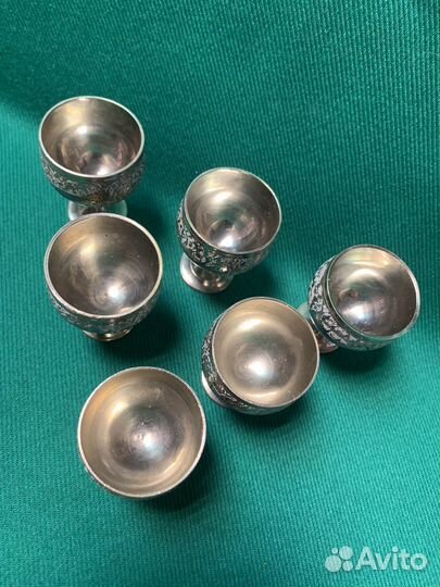 Коньячный набор рюмок на подносе