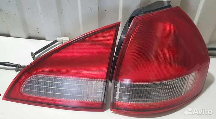 Комплект задних фонарей Nissan Wingroad Y11