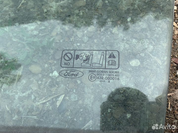 Стекло двери передней левой Ford Focus 2